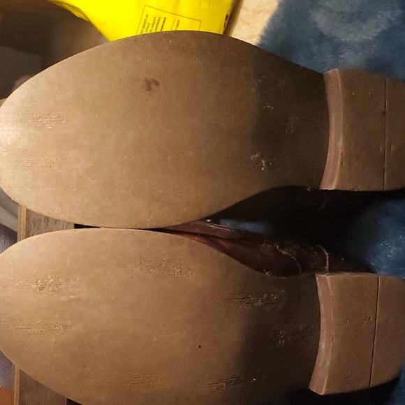 Size 8 Brown genuine leather boots. - Picture 5 of 9